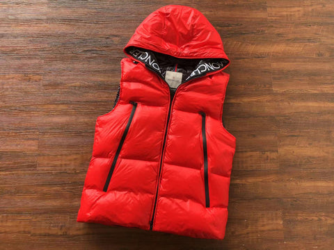 Gilet Red & Embroidered Hood Logo 2024