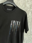 T-shirt stile vernice in bianco e nero