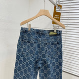 Jeans blu e monogramma 2023