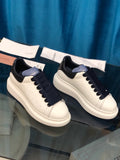 Sneakers oversize stile pelle di serpente