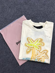 T-shirt color crema con logo sul palmo e logo sul retro