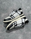 Sneakers in bianco e nero stile scheletro